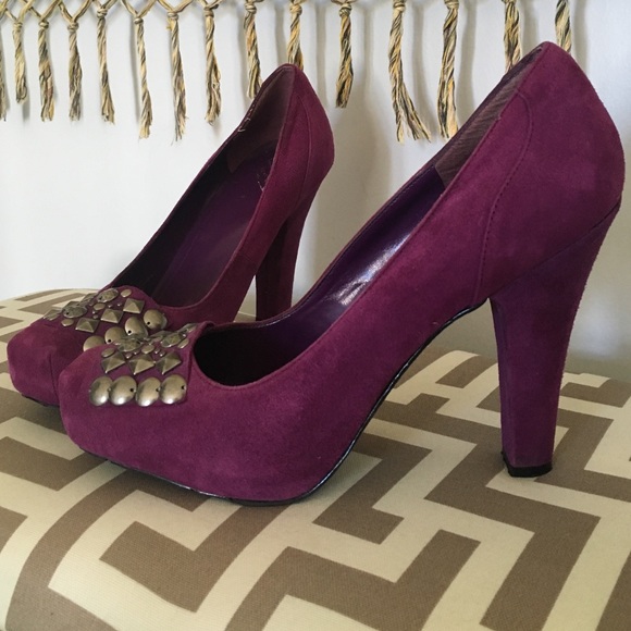 BCBGeneration Shoes - 🍂Suede Studded BCBG Pumps🍂