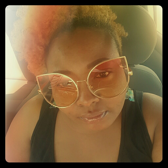 Accessories - Oversized Shades