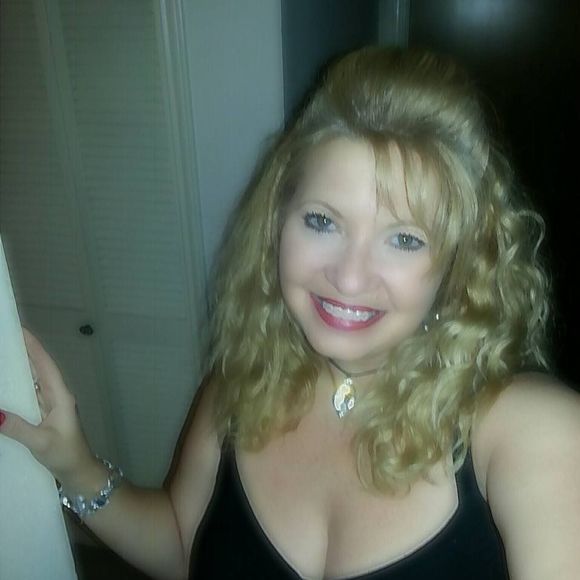 Meet your Posher, Tina - Picture 1 of 1