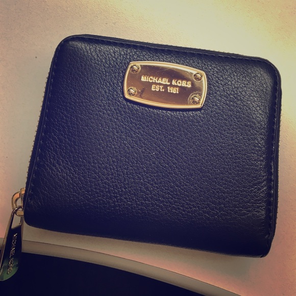 Michael Kors Zip Around Wallet