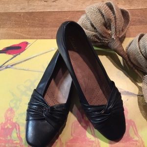 Clarks Artisan black flats sz 9 worn twice