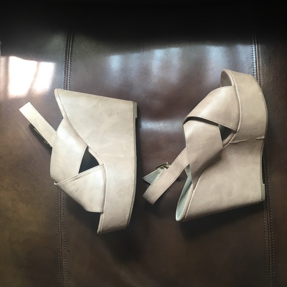 Tan Forever 21 Sling back - Picture 2 of 3