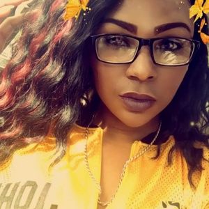 Meet your Posher, Johnae