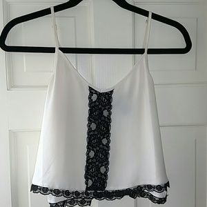 XXI FLORAL LACE CROP TOP