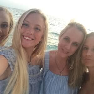 Meet your Posher, Laura