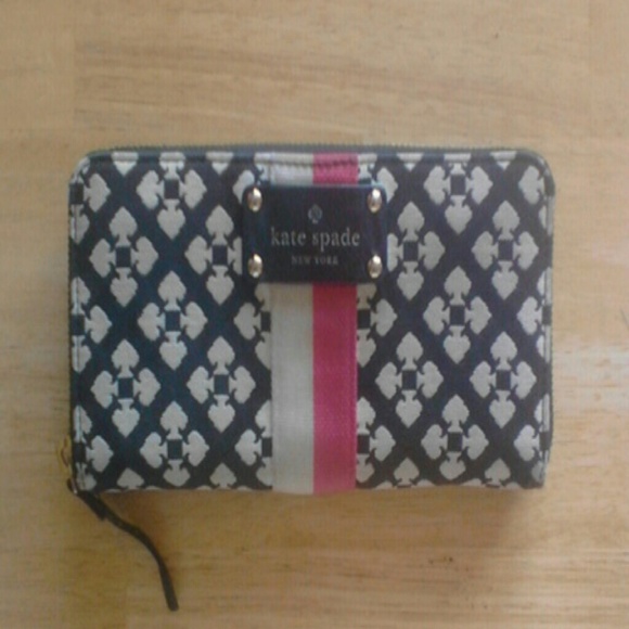kate spade Handbags - Kate Spade Neda  Classic Spade Wallet | feel lucky