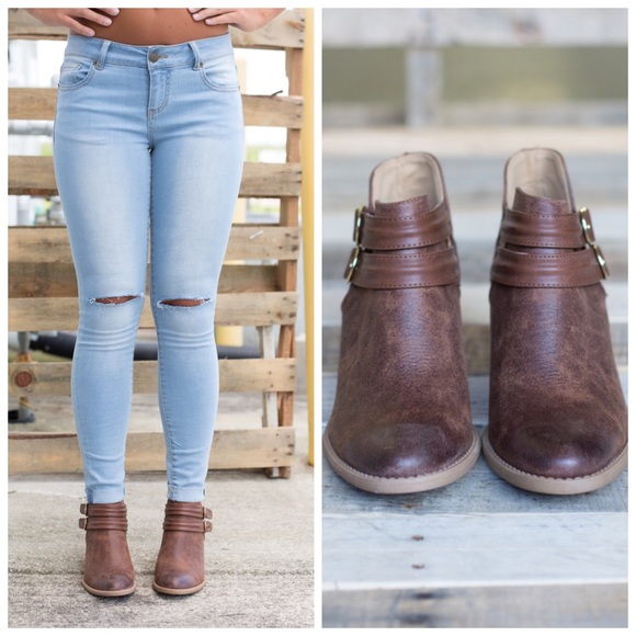 Cognac double buckle stacked bootie - Picture 2 of 4