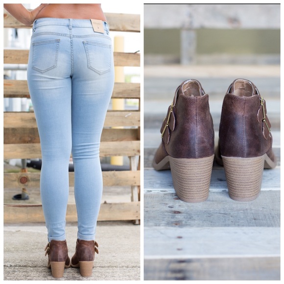 Cognac double buckle stacked bootie - Picture 4 of 4