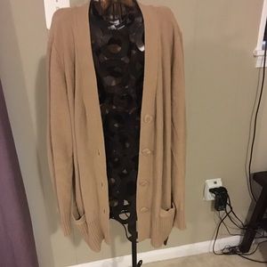 Cute tan cardigan!