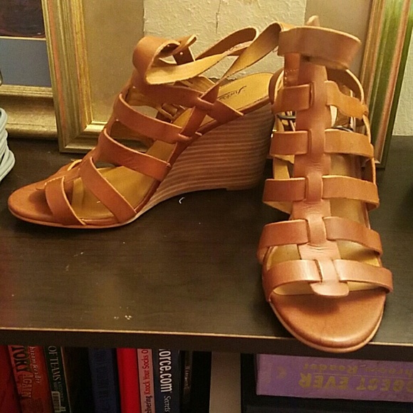FLASH SALE. LUCKY BRAND WEDGES - Picture 1 of 3