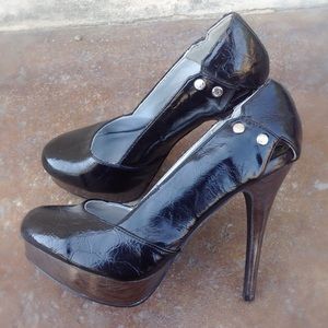 BLACK PLATFORM PUMPS