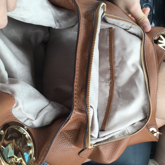 A brand new Michael Kors purse. Never been used. - Picture 2 of 3