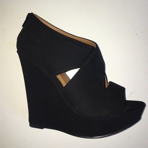 Black Wedges