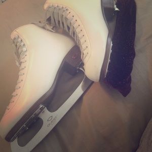 Ridel ice skates
