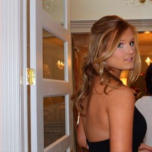 Meet your Posher, Elise