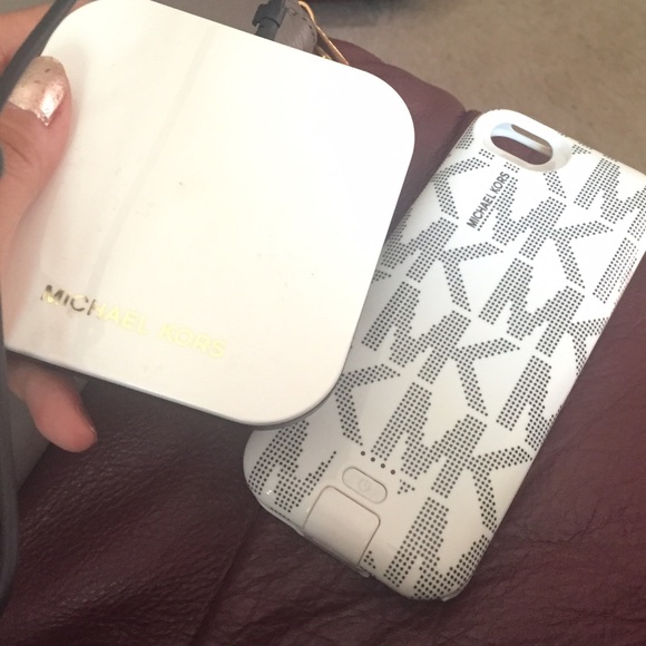 iPhone 5/5s MK charging case and Duracell pad