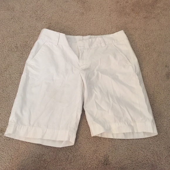 Lilly Pulitzer White Chipper Shorts Size 8
