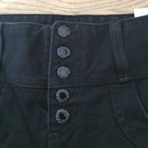 Shorts - Picture 2 of 4