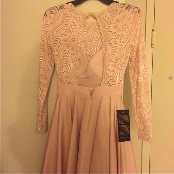 Bebe dress in light pink,