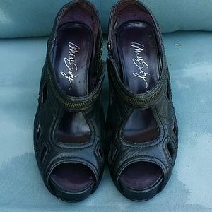 Miss 60 Leather cut out platform shoe