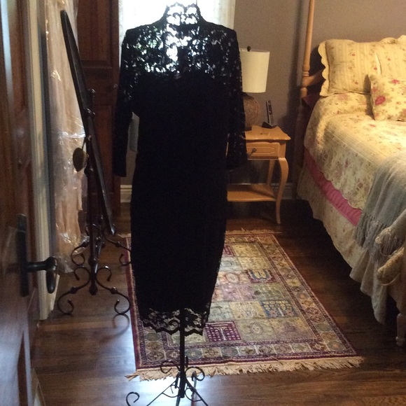 Lace black dress - Picture 2 of 3