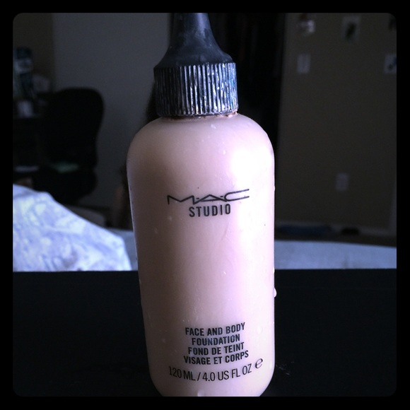 Mac studio face and body foundation