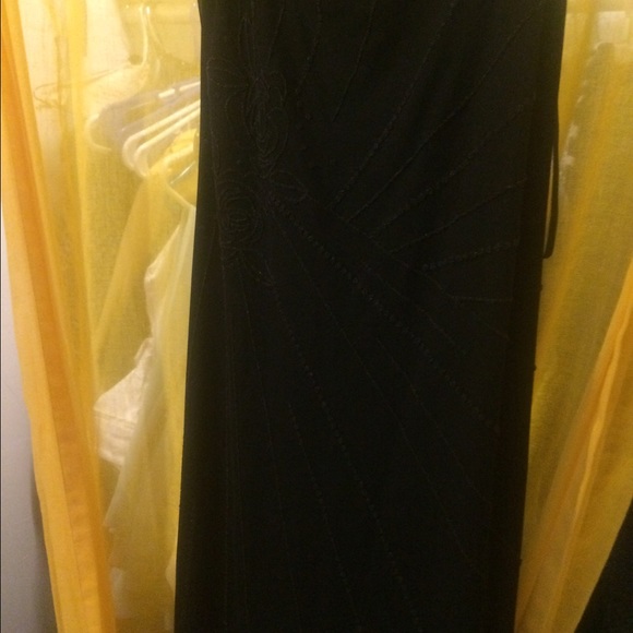 FORMAL/COCKTAIL DRESS - Picture 2 of 2