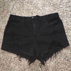 High wasted, black Hollister shorts !
