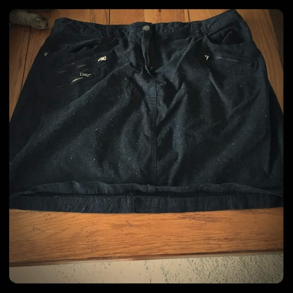 Black skort