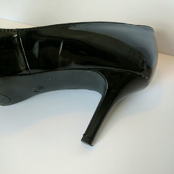 Enzo Angiolini Patent Pumps - Picture 3 of 3