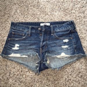 denim Hollister shorts !