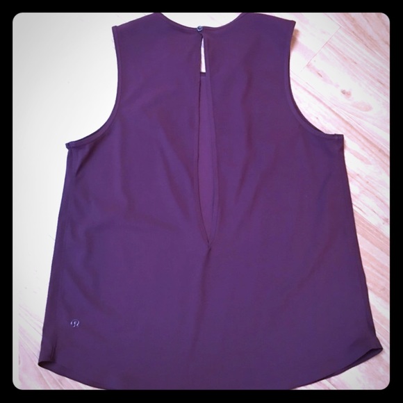 Lululemon Open Back Top - Maroon color 💕