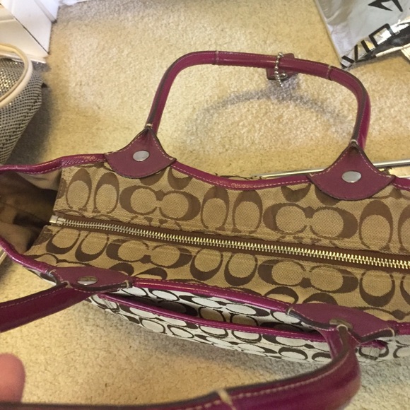 COACH Magenta and tan. - Picture 3 of 4