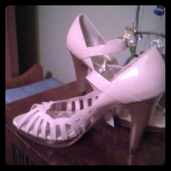 NEW, BEAUTIFUL PINK HEELS. NEVER WORN.❤❤❤ - Picture 1 of 1