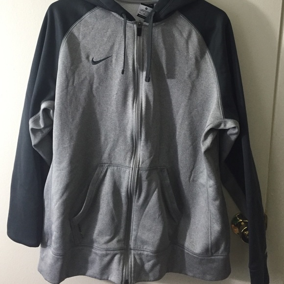 Women's Nike Therma-Fit zip up hoodie
