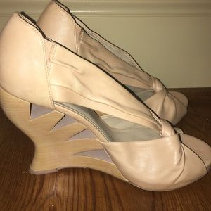 Donald J Pliner wedges
