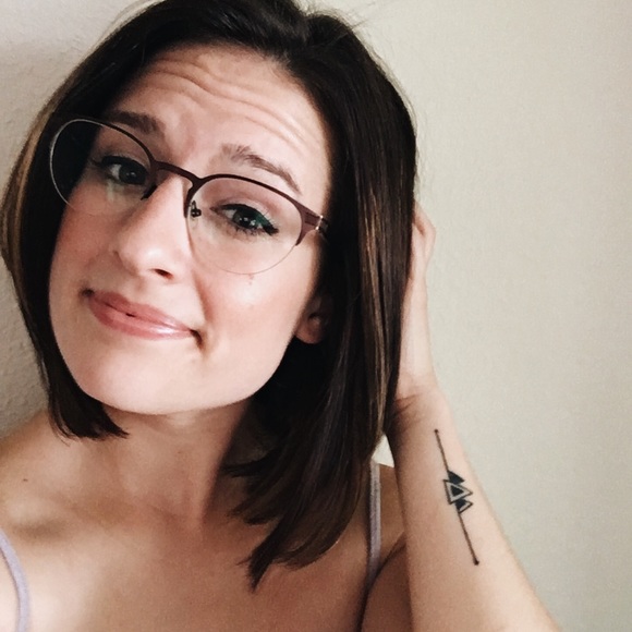 Meet your Posher, Claire