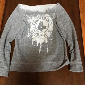Gray off the should Boston Red Sox sweatshirt
