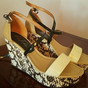Platform sandals