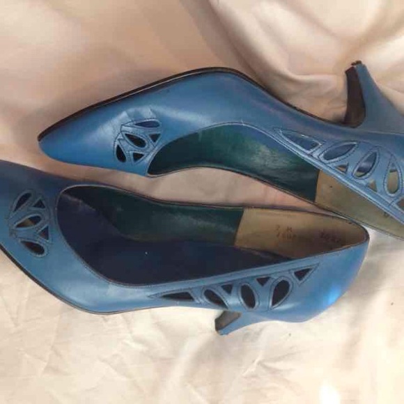 Vintage blue cutout heels