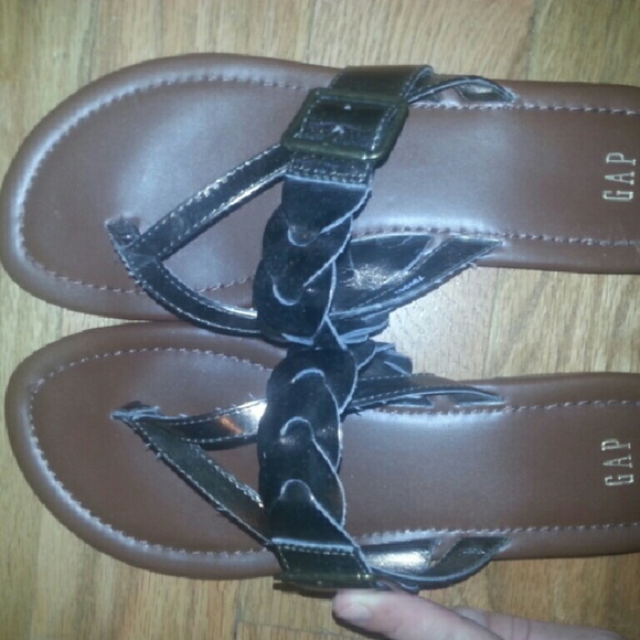 GAP sandals size 9