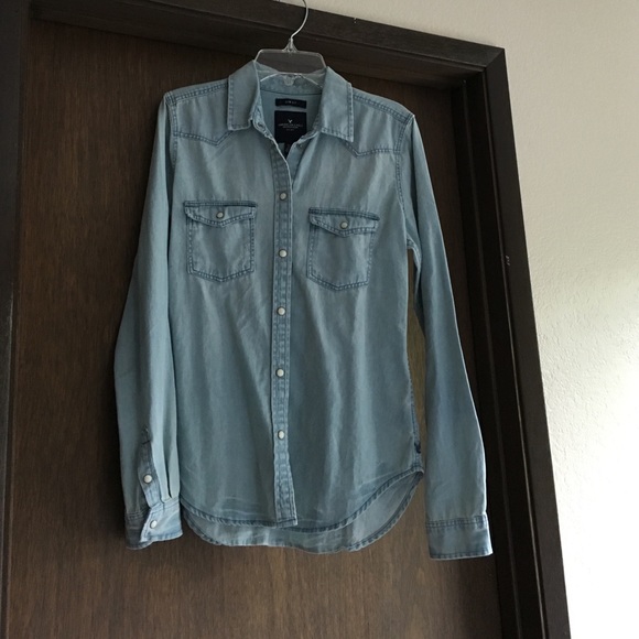 American Eagle chambray shirt
