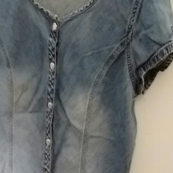 Distressed denim snap front - Picture 4 of 4