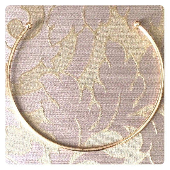 Gold choker necklace