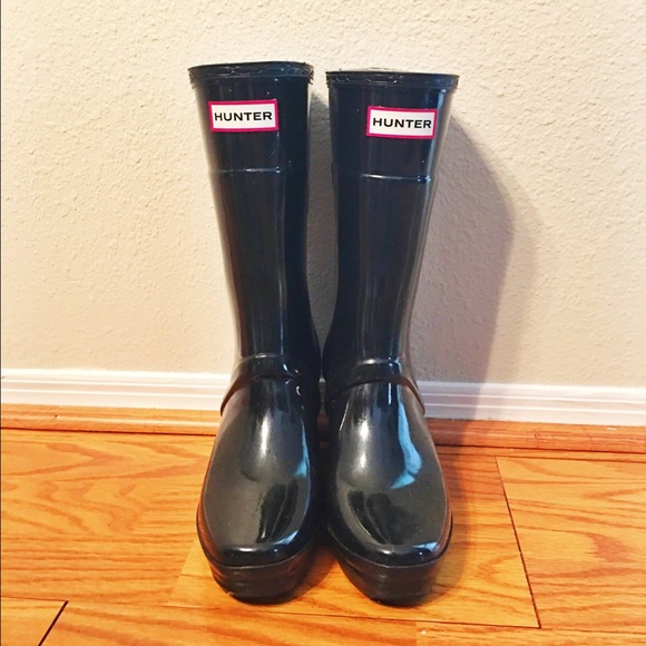 Hunter 'Kellen' wedged rain boots! ☔️