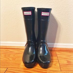 Hunter 'Kellen' wedged rain boots! ☔️