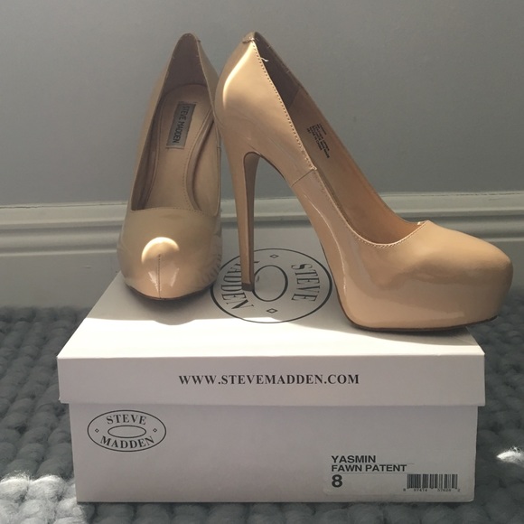 Steve Madden Nude Pumps
