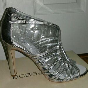 BCBG silver Peetie sandals BNIB