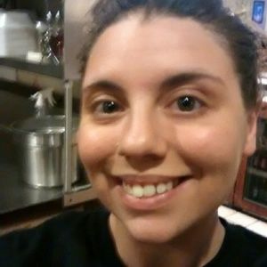 Meet your Posher, Caitlin