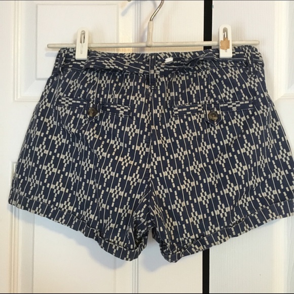 patterned shorts - Picture 2 of 3